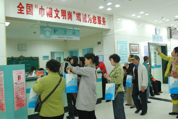 全国医院文化建设先进单位学习考察团70余人来我院参观学习