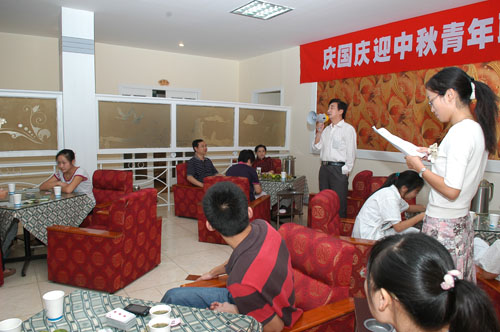我院举行“庆国庆、迎中秋”青年联欢会