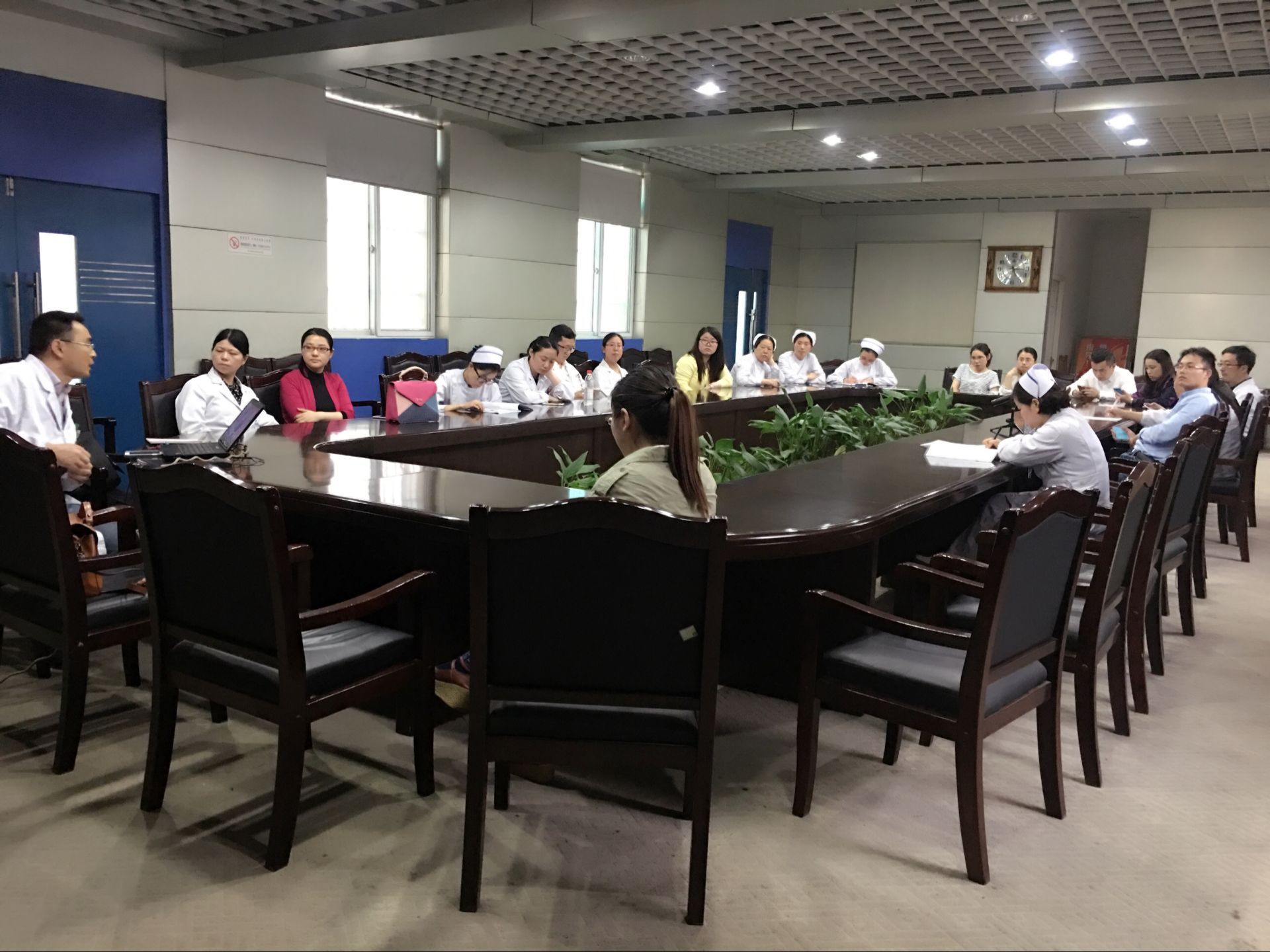 市一院内一支部动员部署“两学一做”学习教育