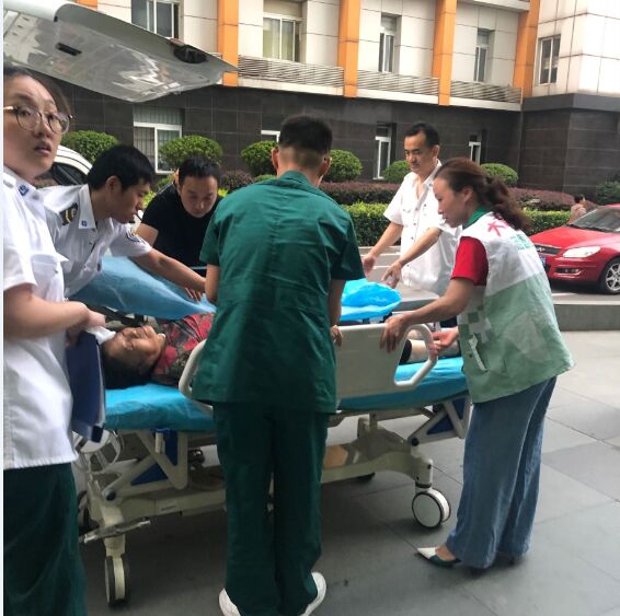 “到需要的地方去”- 市一院组织“机关支援门诊”党员志愿服务活动