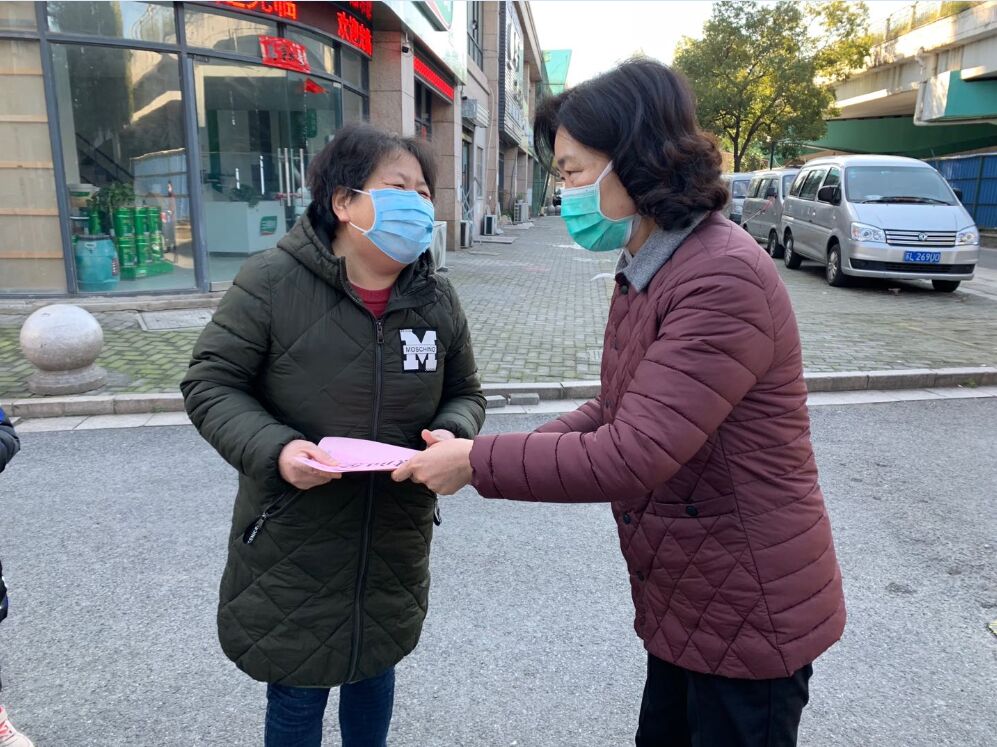 市一院走访慰问援鄂医护人员家属