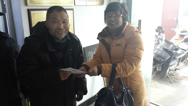  市一院“迎新春、送温暖”结对慰问谷阳镇贫困户