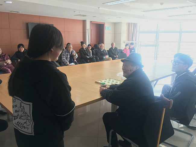 “祖孙”情 暖人心 ——市一院组织大学生志愿者开展病区爱心志愿服务