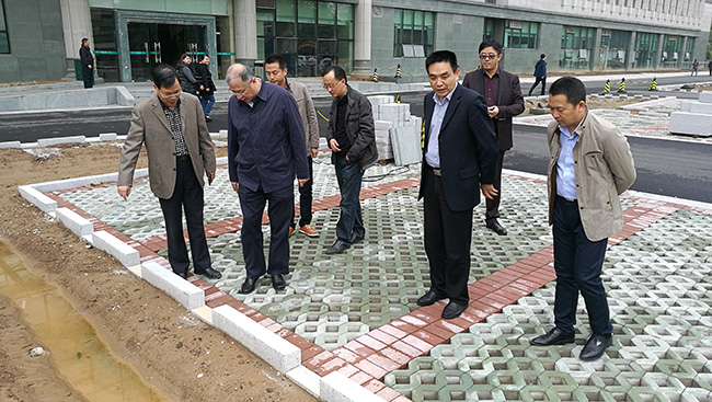 市卫计委来我院督查民生工程项目及海绵城市建设进展
