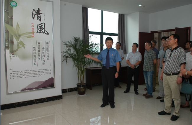 市一院中秋节前组织参观“清风驿站”