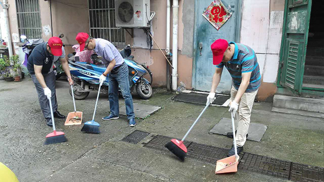 市一院开展“文明共建—啄木鸟在行动”集中清扫活动
