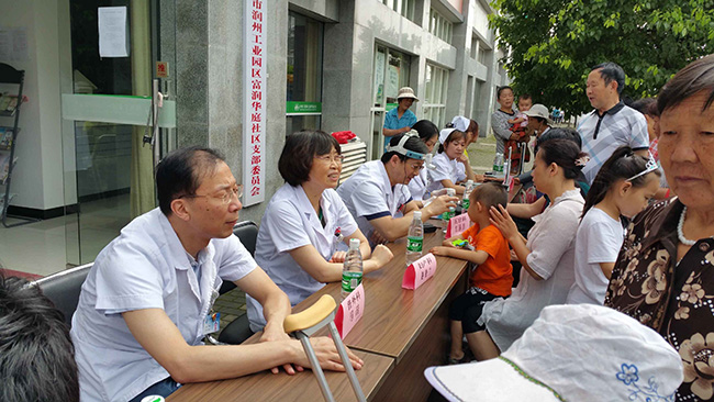 市一院外二党支部“康复爱心工程一暑期送健康”义诊活动